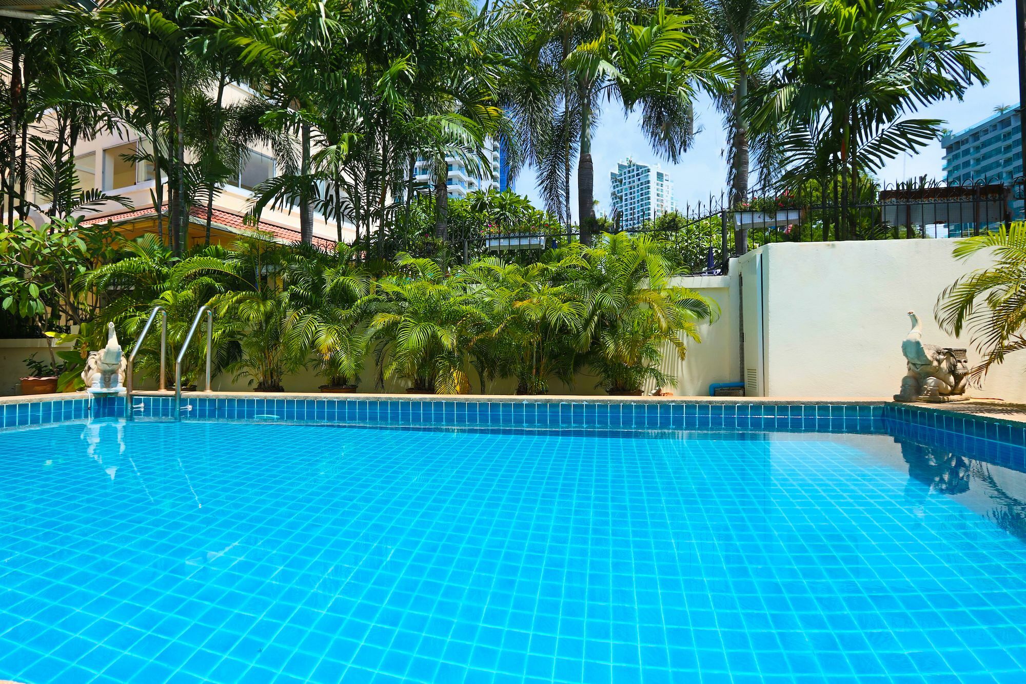 Ashford Villas Cosy Beach Pattaya Exterior foto